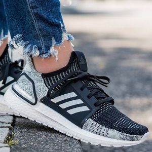 Adidas Ultra Boost 19 - Core Black/Mint Green